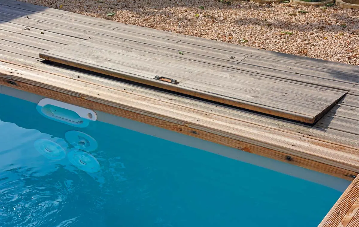 Foto Gartenpool mit integriertem Poolfilter Holzverkleidung